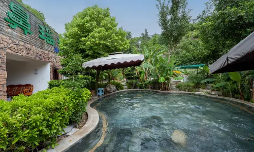 Huaning Xiangbi Hot Spring Tourism and Cultural Resort