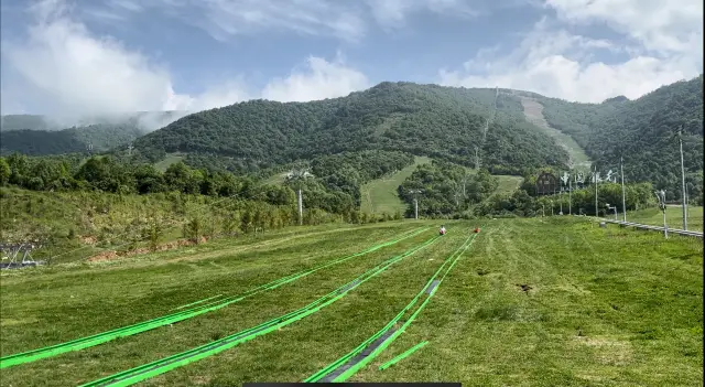 Grass Skiing in Baoji