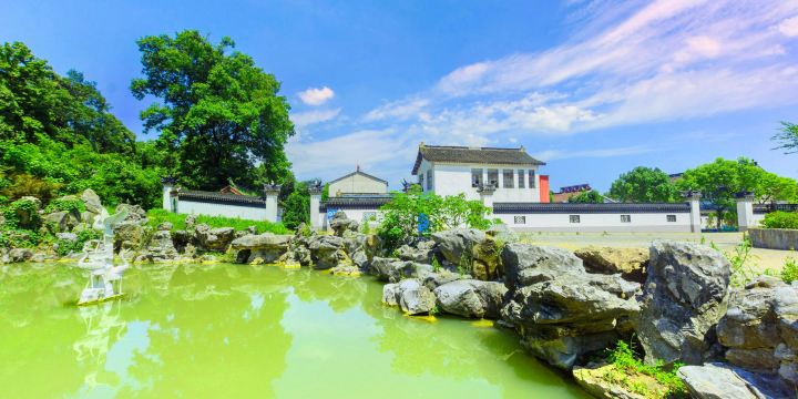 Yunü Lake Scenic Area