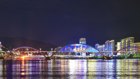 Night tour of Taihe Lake