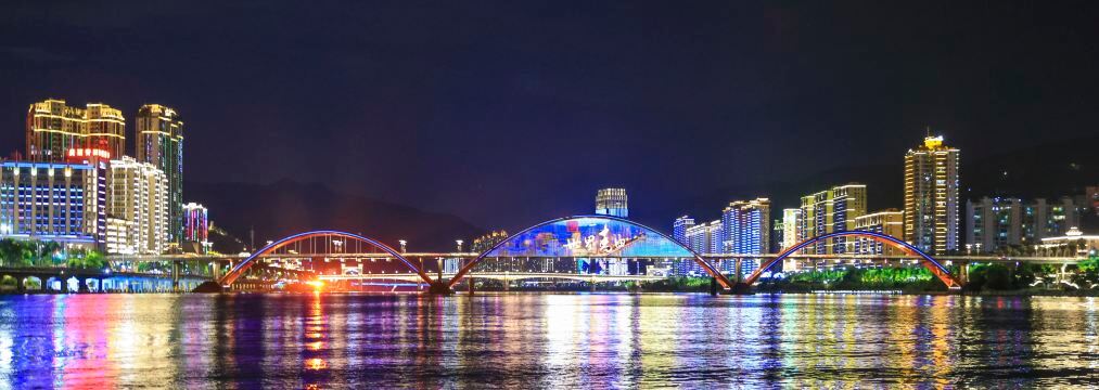 Night tour of Taihe Lake