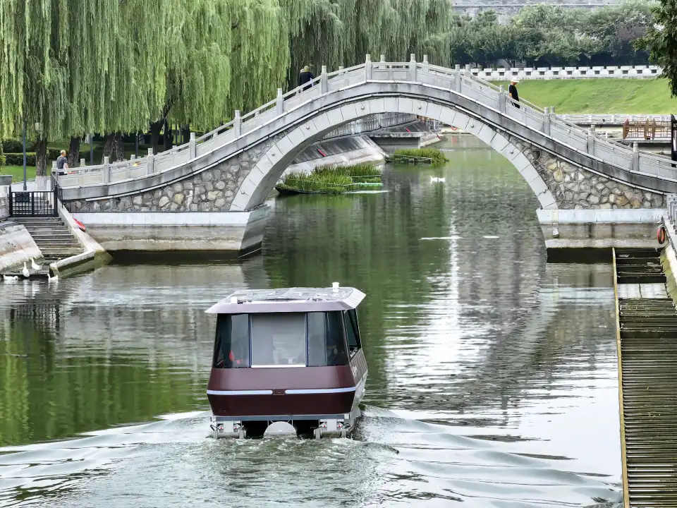 3_Xi'an City Wall Moat Smart Sightseeing Boat