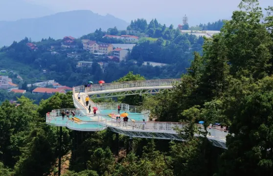 青青草原門票＋清境高空景觀步道門票(贈南投觀光工廠來店禮)成人（台灣居民）