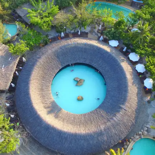 Objek Wisata Pemandian Air Panas populer di Nha Trang