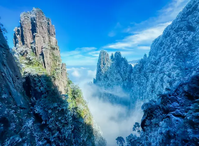 Sea of Clouds Sightseeing in Yizhang