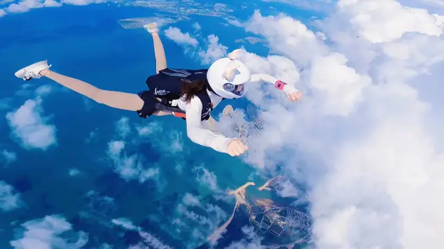 Skydiving in Danzhou