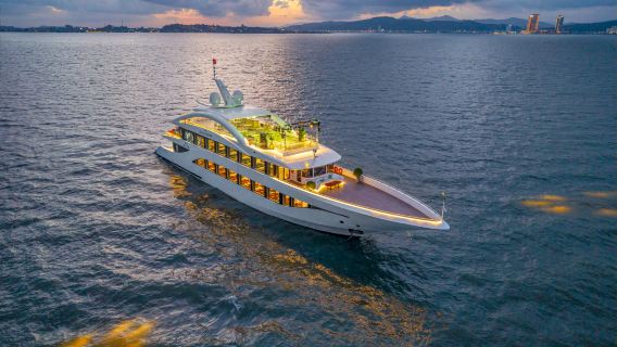 Leona Halong Cruise
