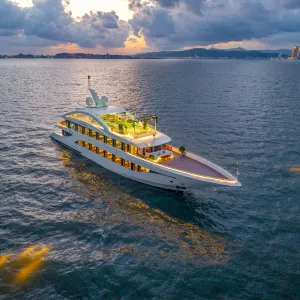 Leona Halong Cruise