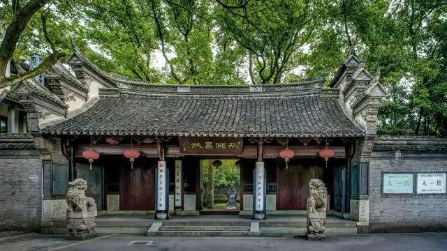 Hotels near Tianyige Museum
