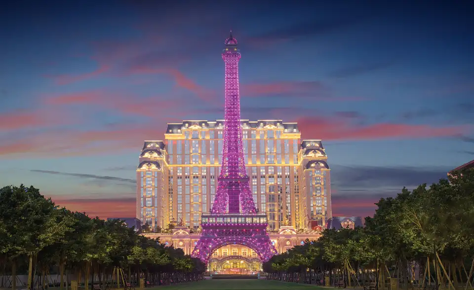 3_Macau Eiffel Tower