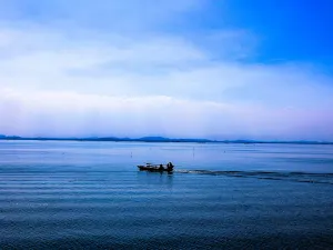 Wei Shan Lake