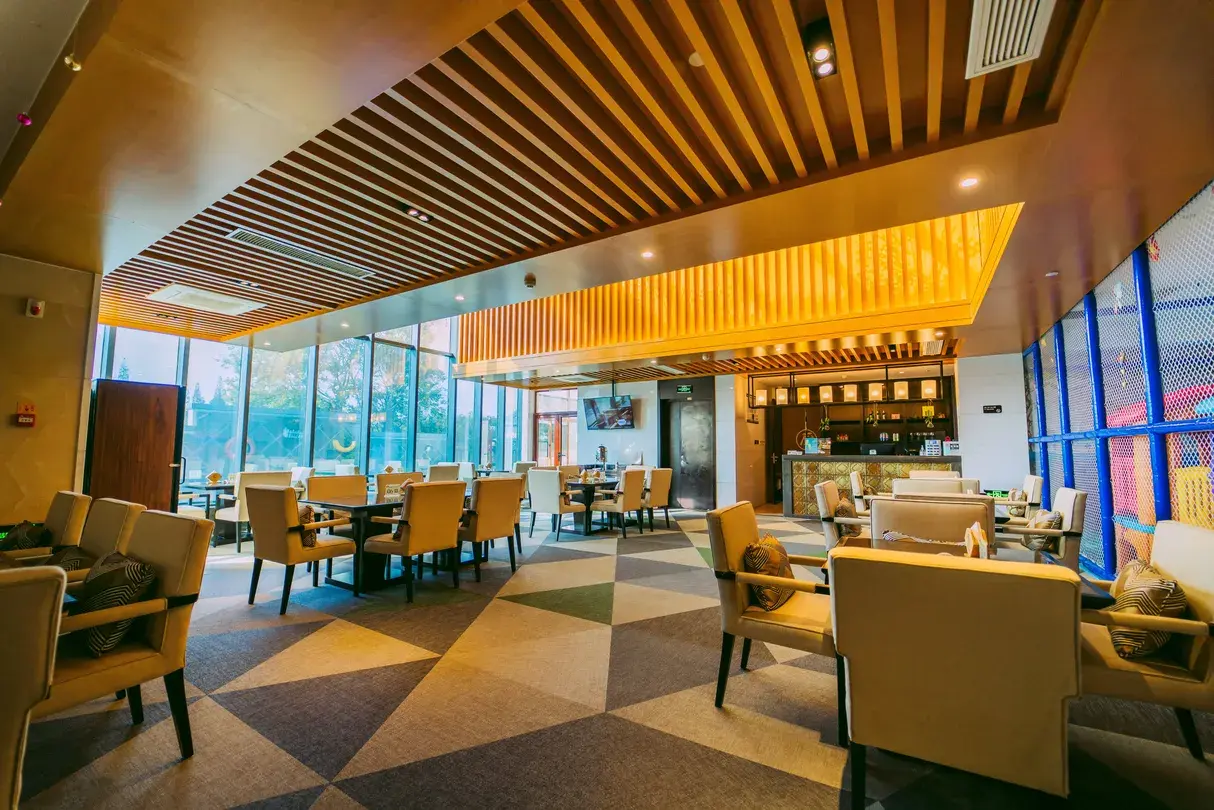 2_Slender West Lake Hot Spring Resort