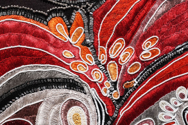 Cui Hanyu "Journey in Guizhou: Weaving Dreams, Returning to the Mountains with Dong Brocade" Solo Exhibition: From Oil Painting to Embroidery | Guiyang