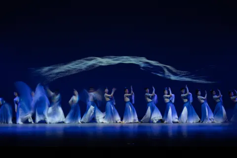 hai ning   ·   wu dao shi ju 《 he yi xiang feng 》 zhu yan ban   |   rong deng yang shi wang luo chun wan