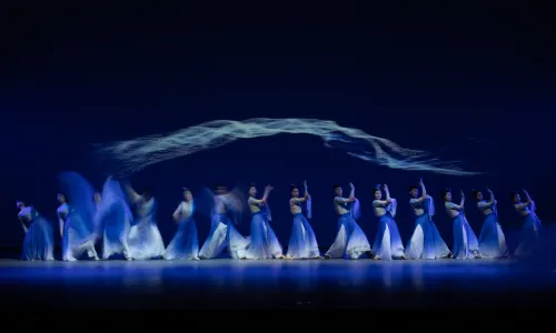 hai ning   ·   wu dao shi ju 《 he yi xiang feng 》 zhu yan ban   |   rong deng yang shi wang luo chun wan