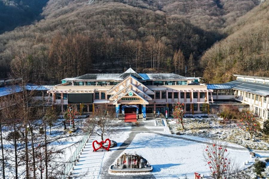 神農架中和國際滑雪場