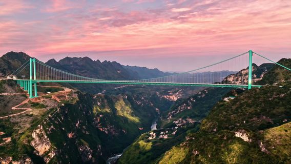 Huajiang Canyon Bridge Tourism-Integrated Service Area