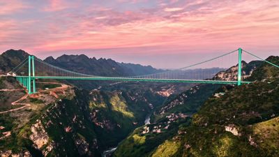 Huajiang Canyon Bridge Tourism-Integrated Service Area