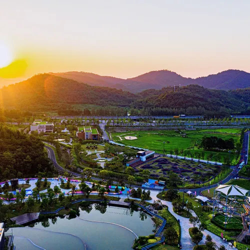 Xiazhu Lake Valley Magic