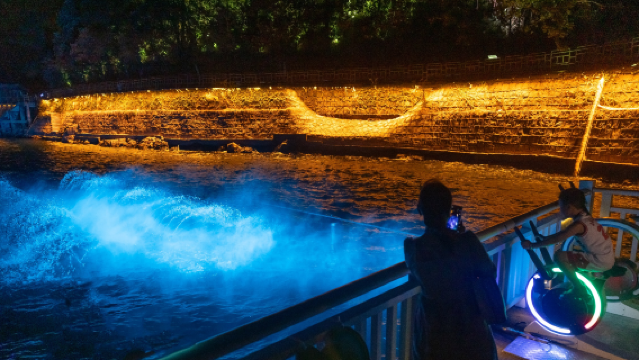 "Moonlight Romance" Light and Shadow Art Night Tour in Qiandao Lake