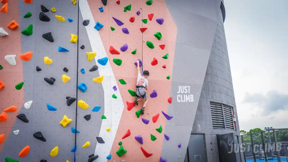 3_JUST CLIMB