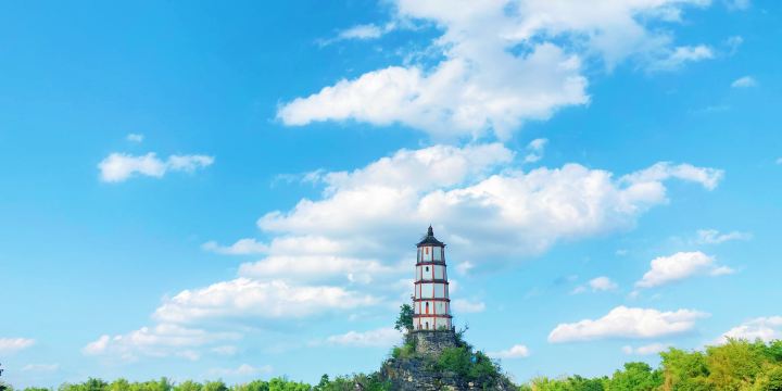 Zuojiang Leaning Tower