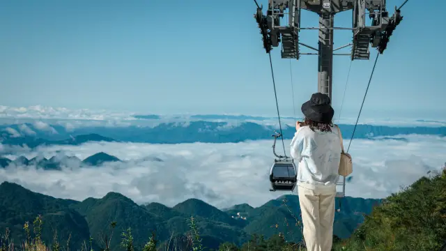 Sea of Clouds Sightseeing in Dazhou