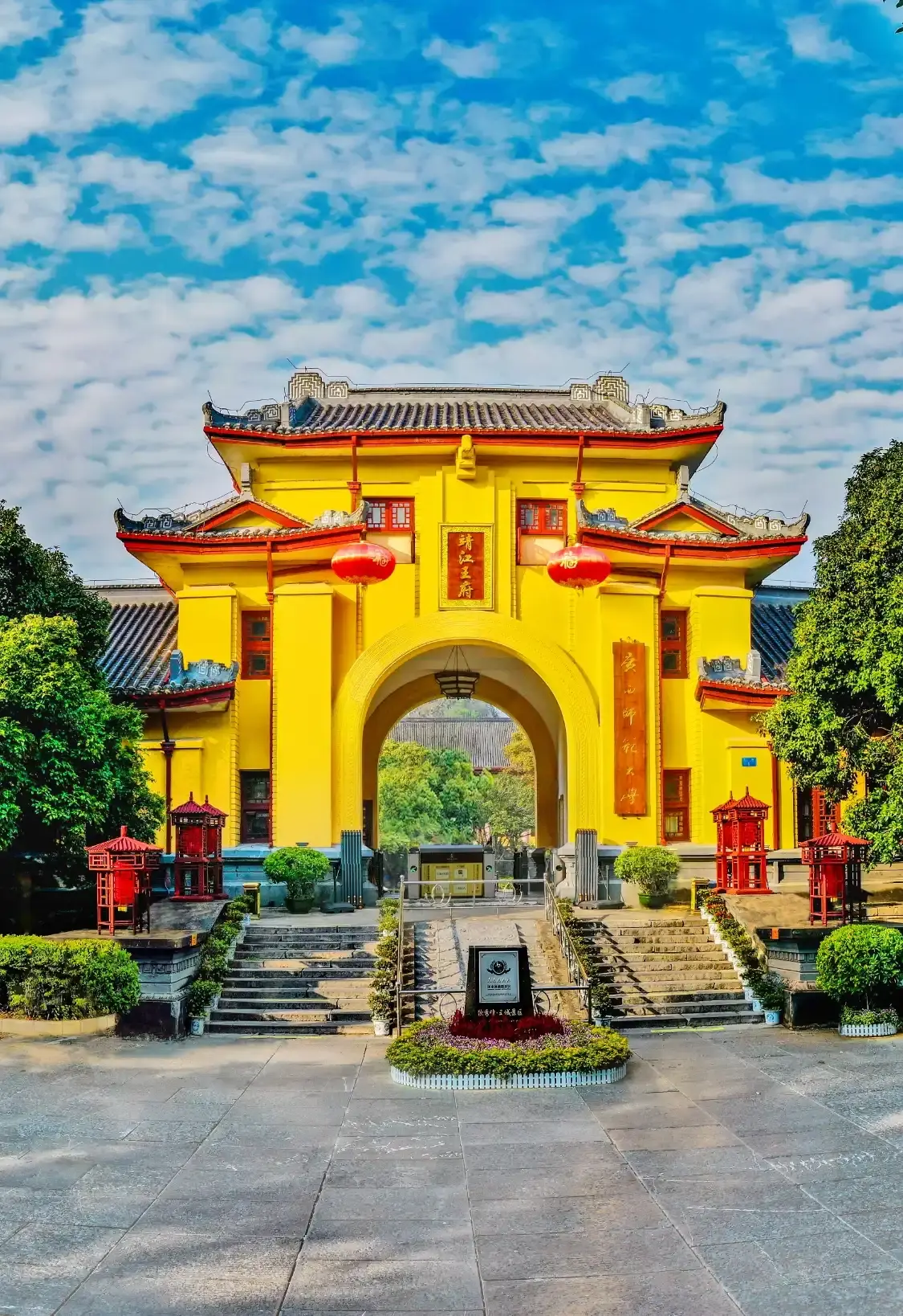 Hotel berhampiran Solitary Beauty Peak Prince City Scenic Area