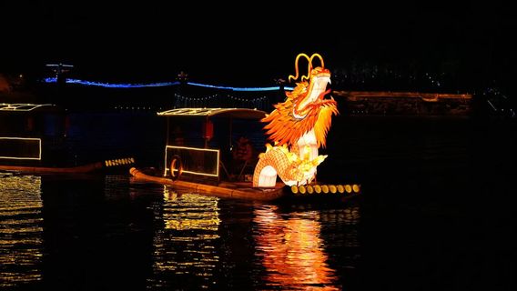 "Moonlight Romance" Light and Shadow Art Night Tour in Qiandao Lake