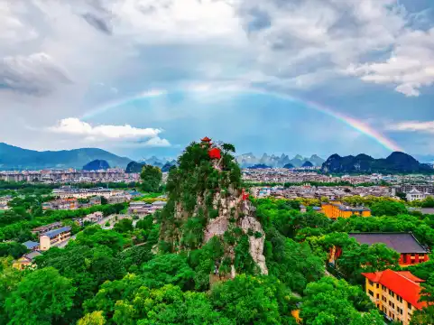 鄰近獨秀峰的酒店