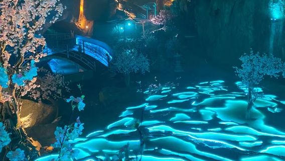 Qingyun Cave · Nine Songs in the Clouds