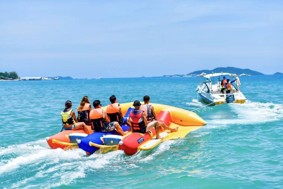 1. Explore the Scenic Beauty of Tianya Haijiao