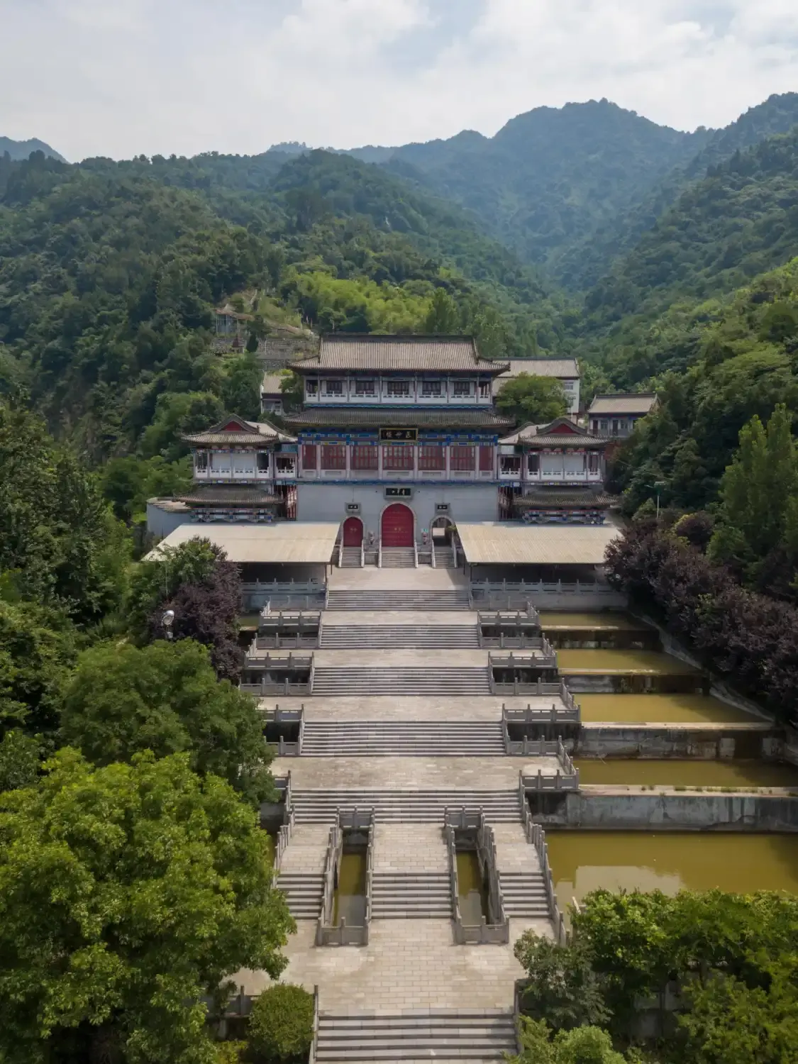 Hotels near Qinghuashan Wofu Temple Sceneic Area