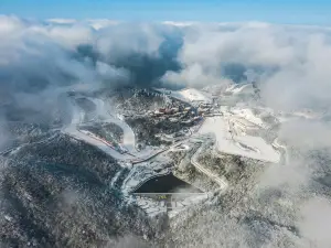 Yun Shang Caoyuan Xingkong Ski Field