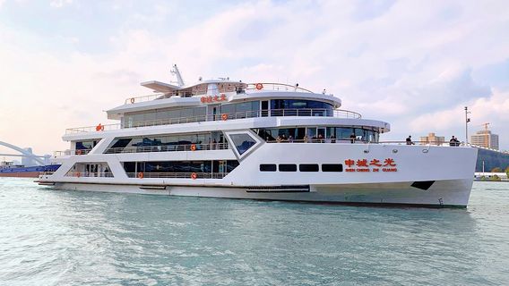 "Shen Cheng Zhi Guang" Huangpu River Cruise