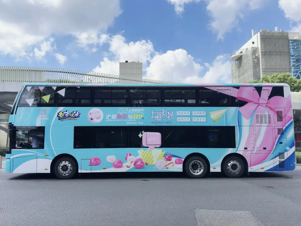 1_City Sightseeing Tour Bus
