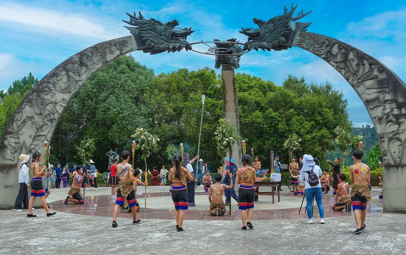 2_Mojiang Tropic of Cancer Symbol Park