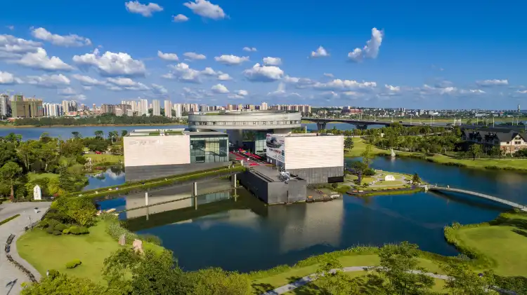 Hotels near Li Zijian Art Museum