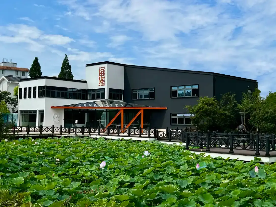 Hotels near Shanghaitaocikeji Art gallery