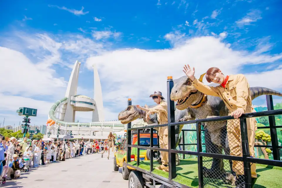 2_China Dinosaurs Land