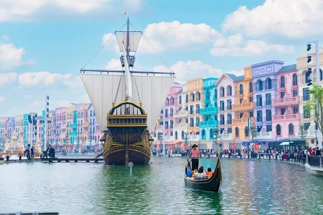 Mega Grand World Ha Noi with canal, colourful buildings and light show