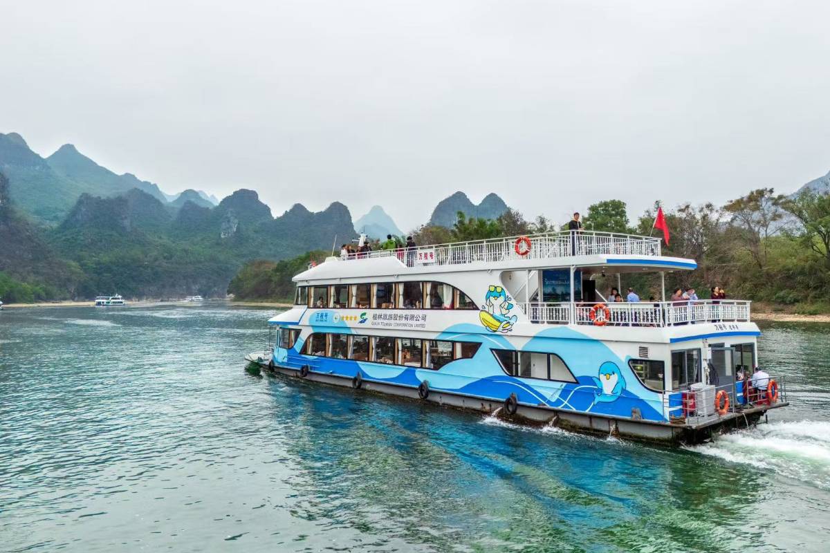 1. Explore the Majestic Beauty of the Li River Cruise
