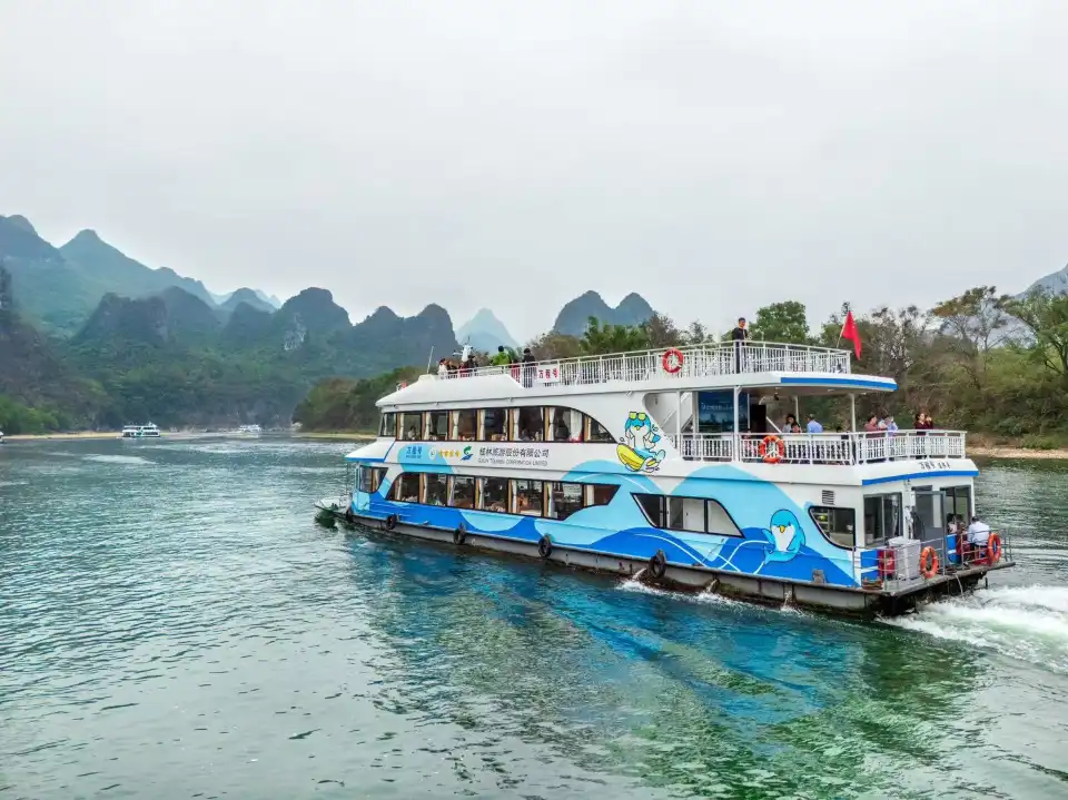 2_Li River Four-star cruise ship