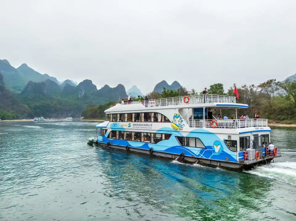 2_Li River Four-star cruise ship