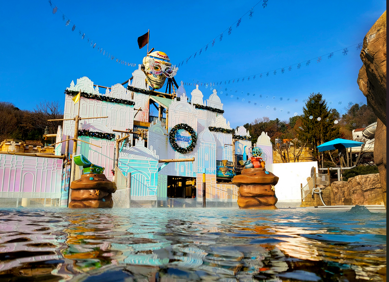 韓国スウォン(水原)の観光名所　回転ストーンキューブ