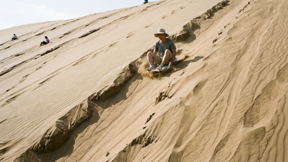 Sandboarding in Zhongwei