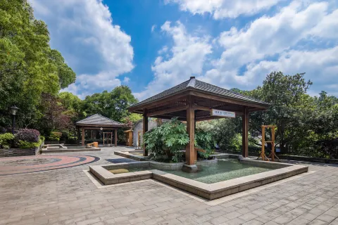 Erlingshan Hot Spring