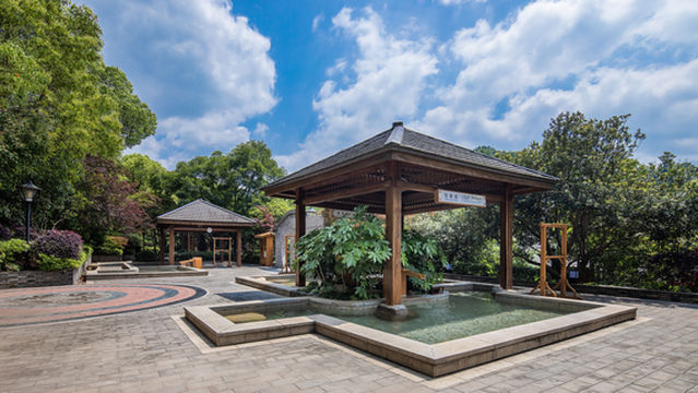 Erlingshan Hot Spring