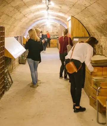 鄰近葡萄酒與交易博物館的酒店