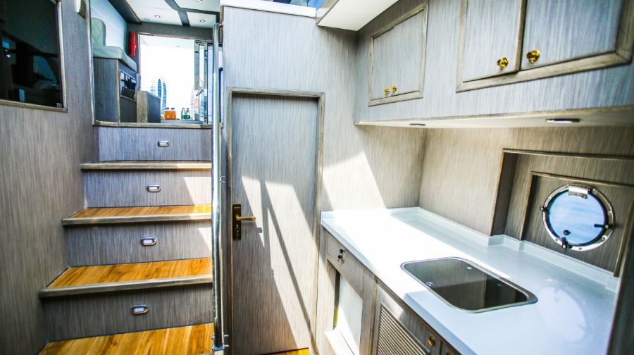 三亞遊艇出海【親子】豪華進口三層飛橋遊艇包船~駕駛體驗浮潛深潛海釣水上電單車+空拍水果飲料KTV多種活動